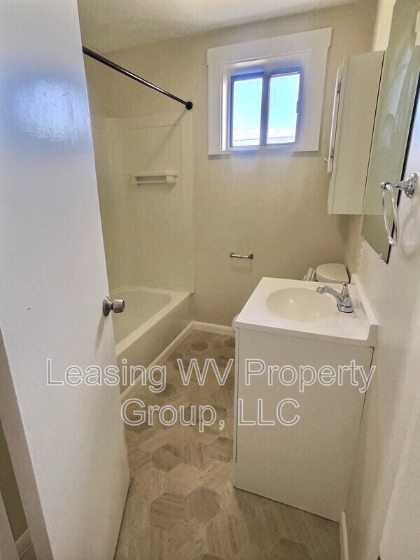 Building Photo - 2489 Main St