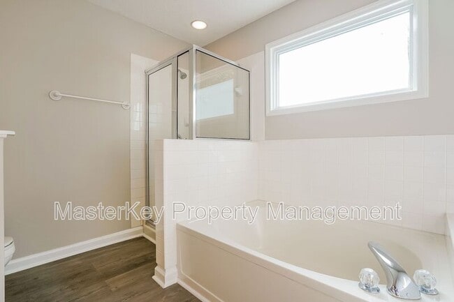 Building Photo - 105 Grandtree Ct