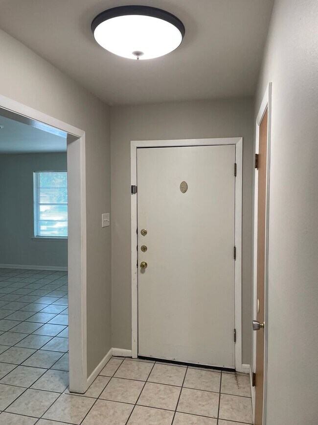 Building Photo - Available Now! Pet Restrictions. Charming ...