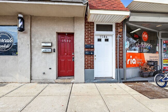 Building Photo - 1582 Irving St