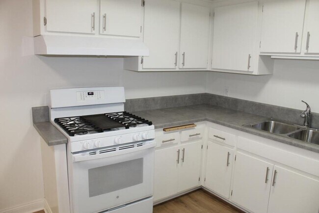 Building Photo - VIA261