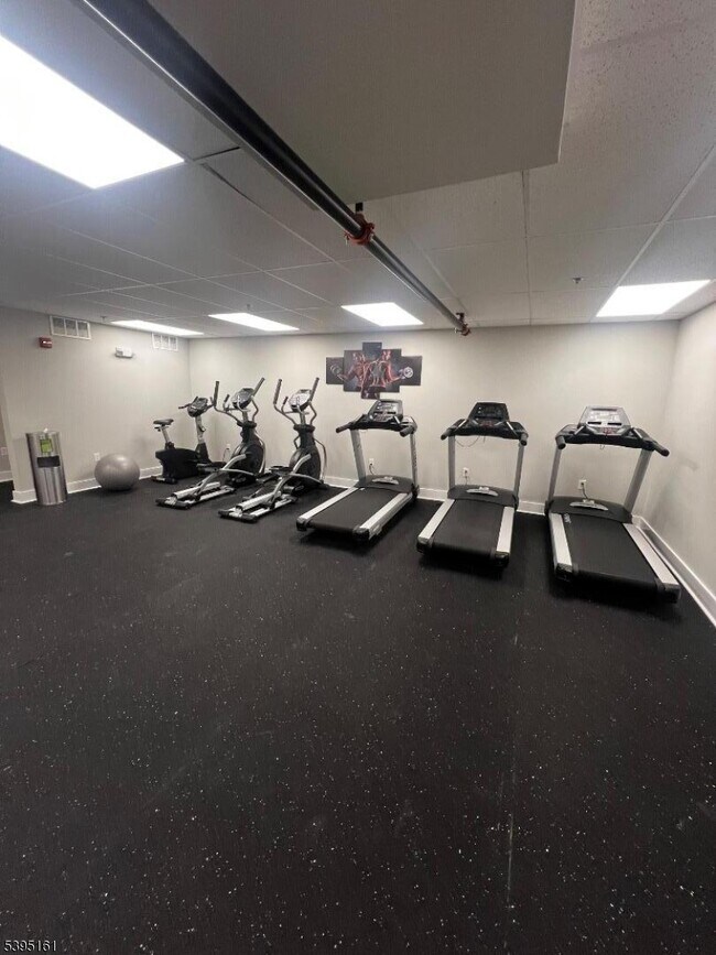 Building Photo - 22 Center St