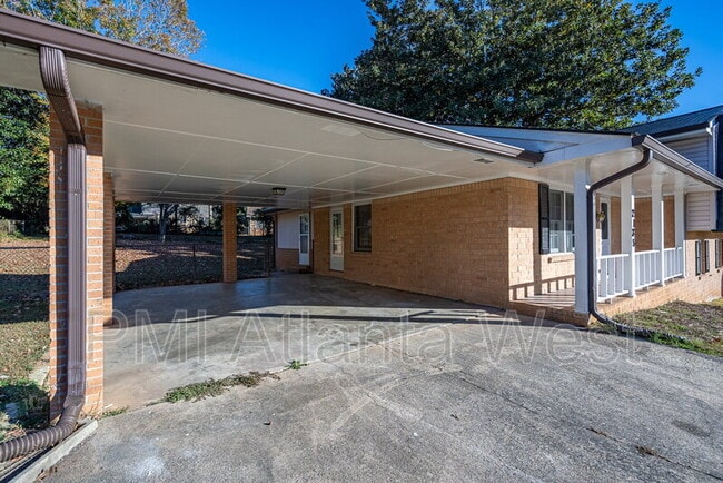 Building Photo - 2135 Knighton Dr