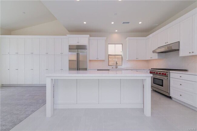 Building Photo - 120 Rimstone