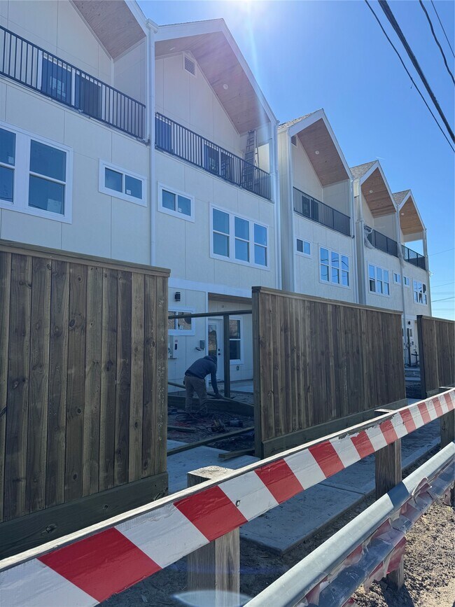 Building Photo - 3808 Yale St