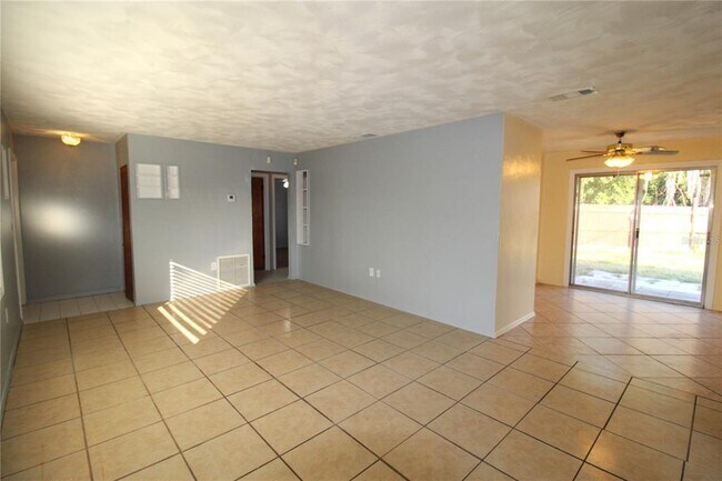 Building Photo - 2618 38th Ave W