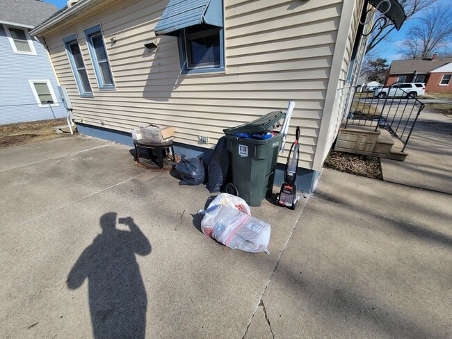 Building Photo - 3 Bedroom Single Family home for Rent