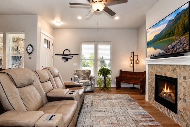 Building Photo - 6245 Vernazza Way