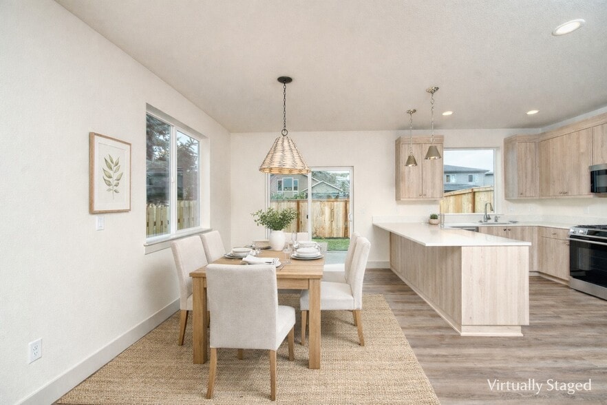 Building Photo - 1319 Oppek St NE