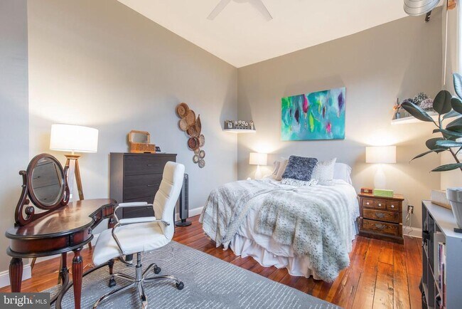 Building Photo - 36 Strawberry St