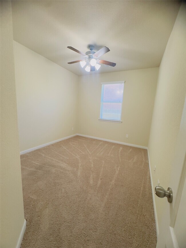 Building Photo - 26327 Cedar Pine Dr