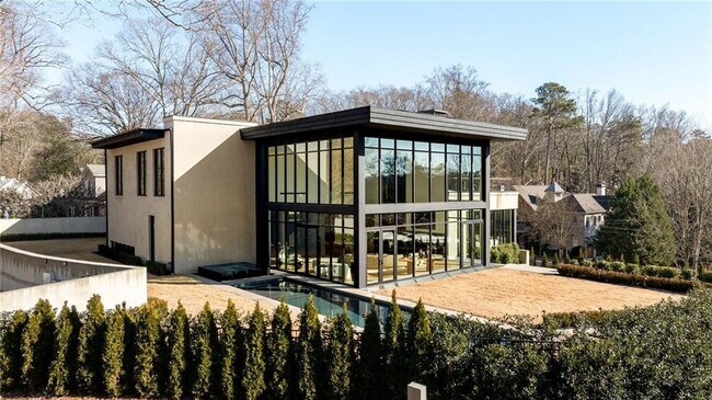Building Photo - 14 Lake Forrest Ln NE