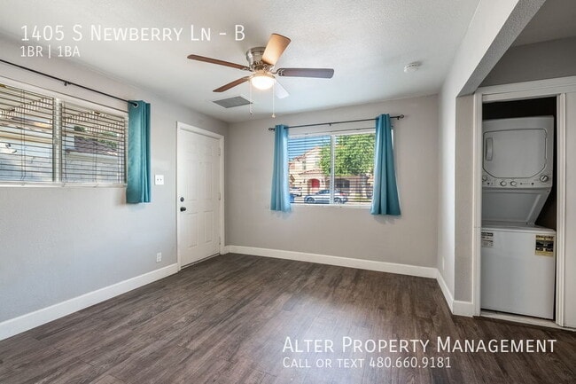 Building Photo - 1405 S Newberry Ln