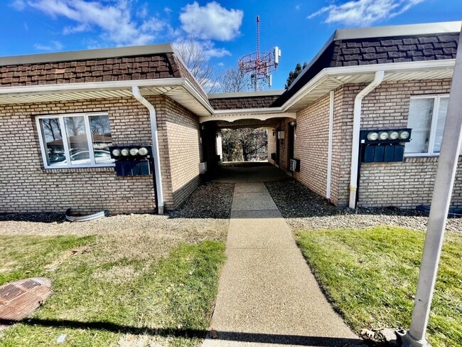 Building Photo - 1 Bed 1 Bath- Moon Township PA