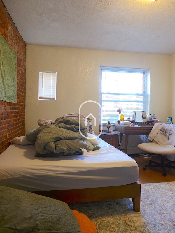 Building Photo - 70 Hammond St