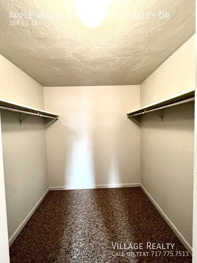 Building Photo - END-unit available now! Extremely spacious...