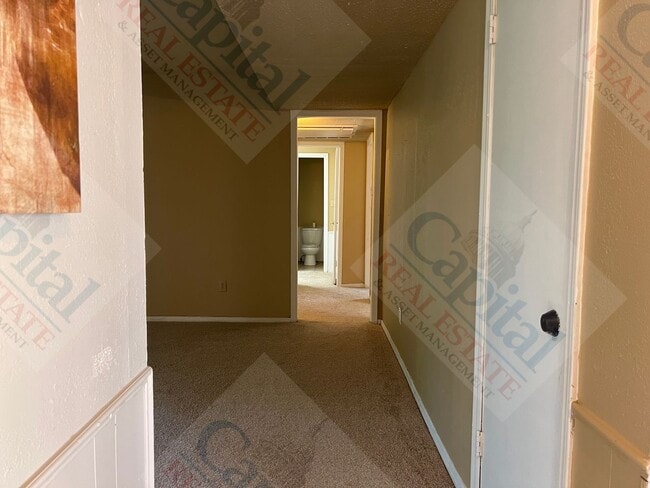 Building Photo - Comfortable 3 Bedroom Apartment