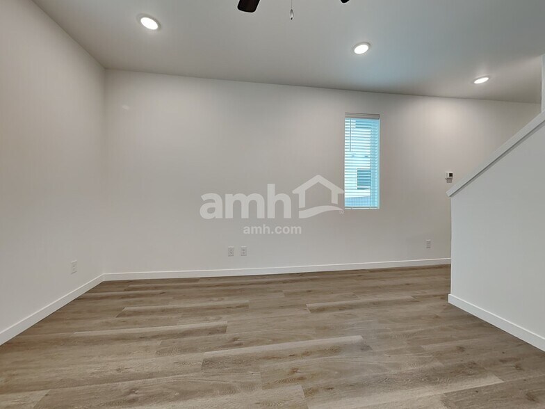 Building Photo - 10023 Abilene St