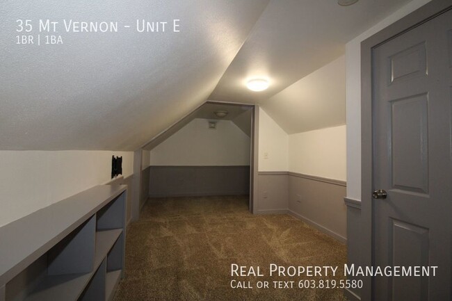 Building Photo - Spacious Multi Level 1 Bedroom with Office!