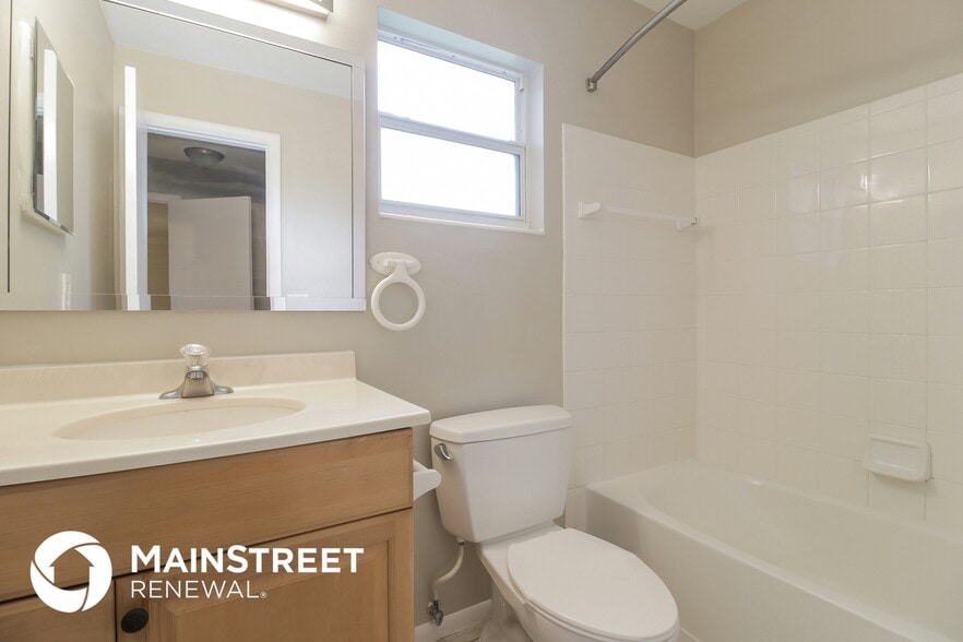 Building Photo - 1305 Ridgefield Ave