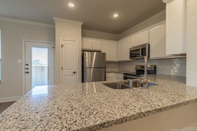 Building Photo - 10351 Lynwood Crk