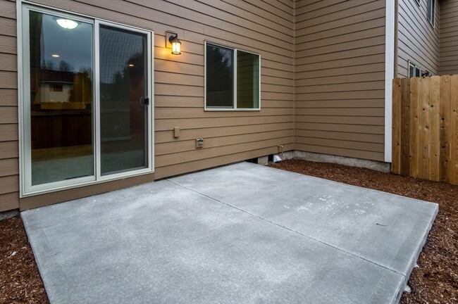 Building Photo - 5919 NE 71st Ct