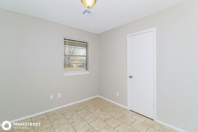 Building Photo - 704 W HILLCREST DRIVE, MUSTANG, OK 73064