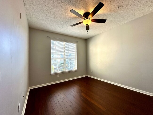 Building Photo - 2 Bedroom, 1 Bath Condo in The Concord West of the Ashley!