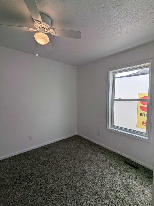 Building Photo - 1327 E 359th St