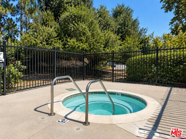 Building Photo - 780 Tennis Club Ln