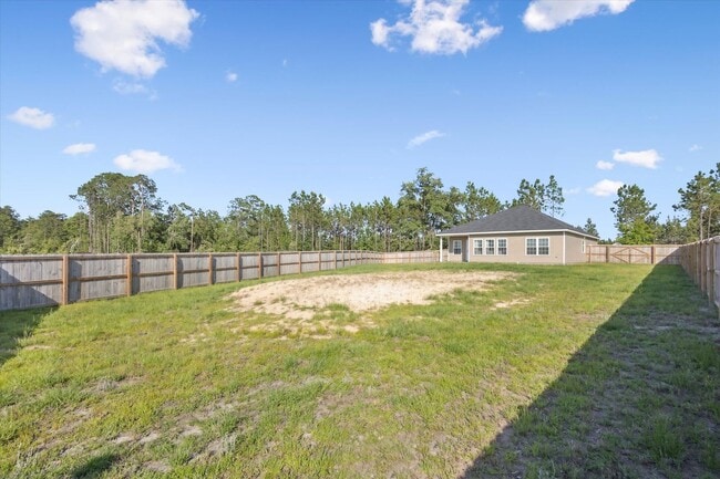 Building Photo - AVAILABLE JULY 2025 [PET FRIENDLY]