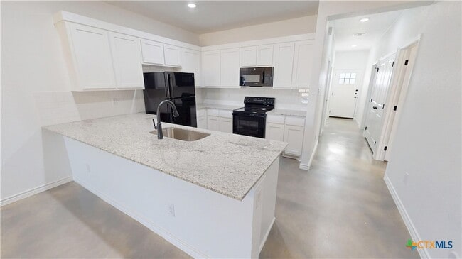 Building Photo - 905 Smoke Tree Ln