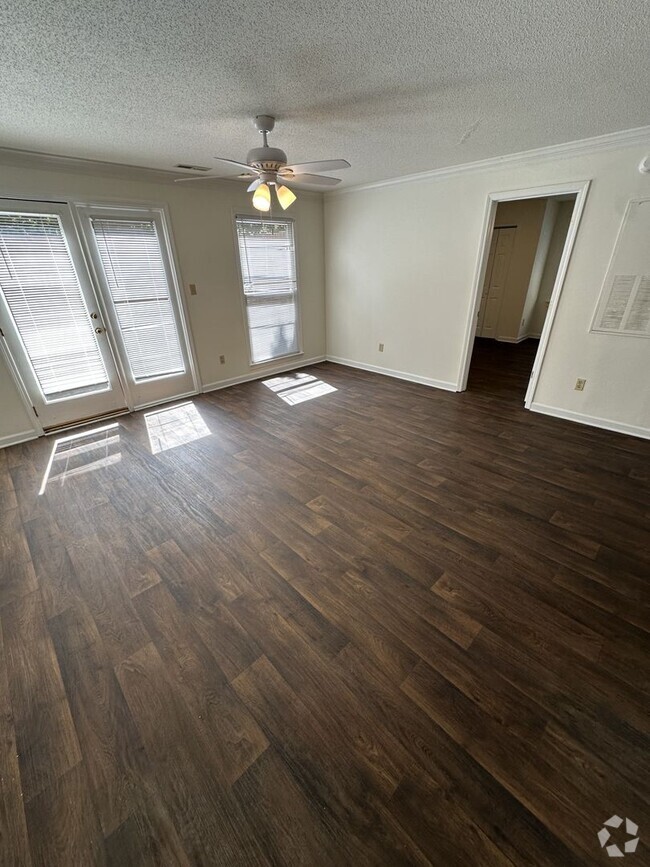 Building Photo - 2 Bedroom 2 Bathroom Condo!