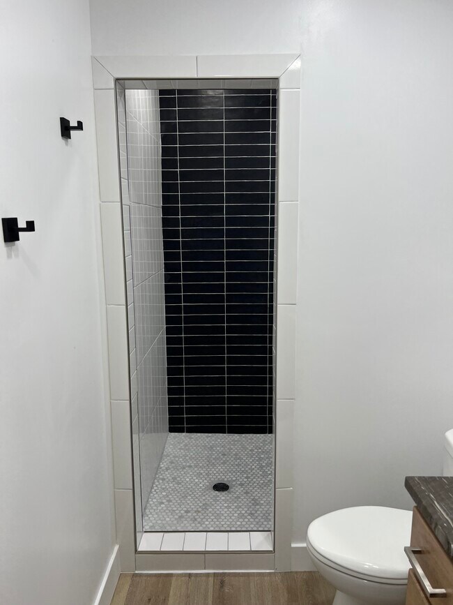 Building Photo - 447 Main St