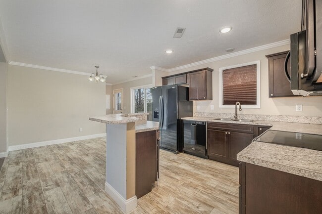 Building Photo - Available to Show