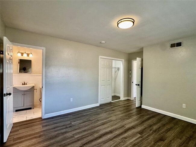 Building Photo - 2624 Sunnybrook Dr