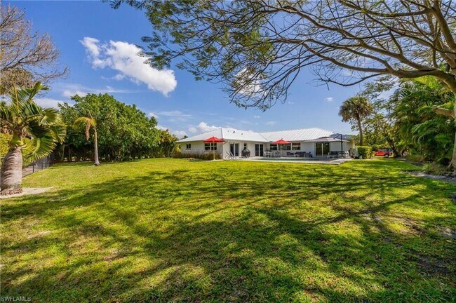 Building Photo - 409 Cypress Way E