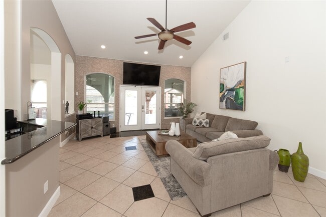 Building Photo - 1914 Lakeside Xing