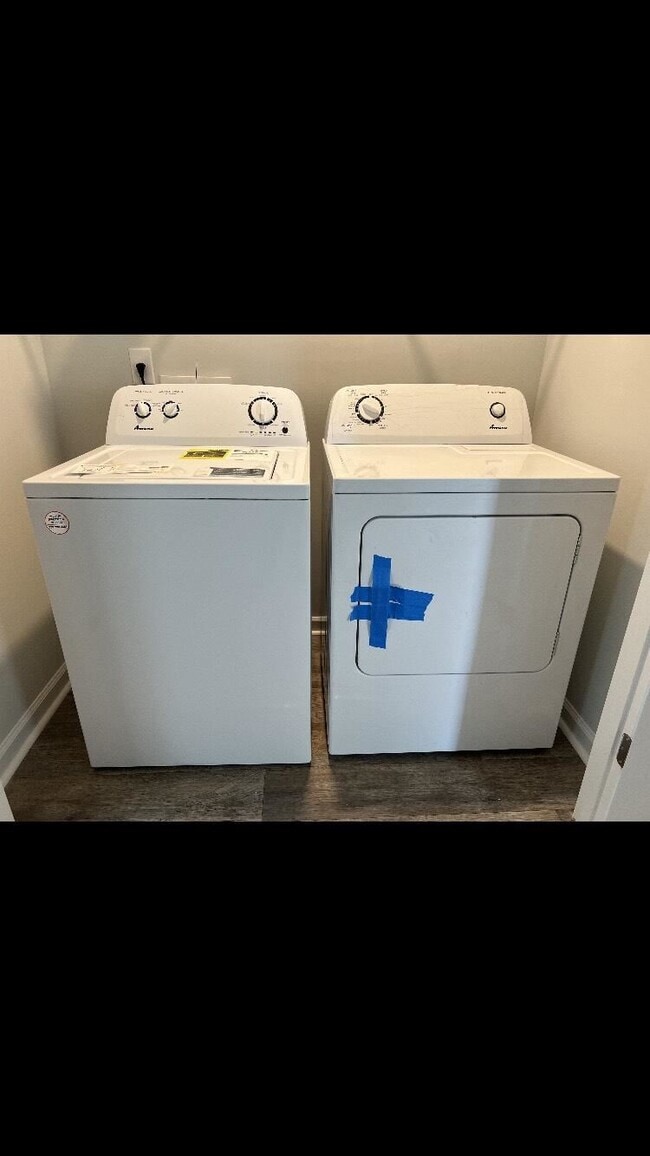 Building Photo - 235 Spencer Cir