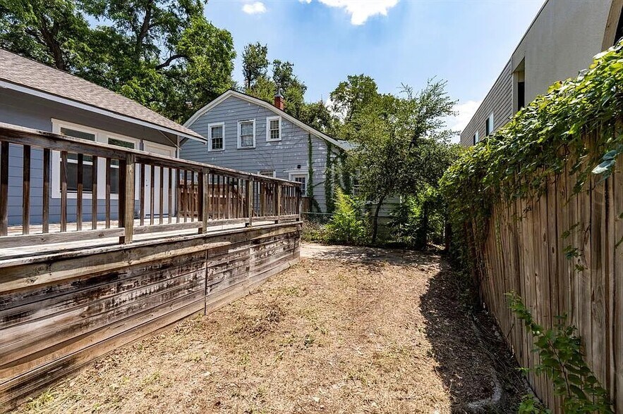 Building Photo - 2802 Salado St