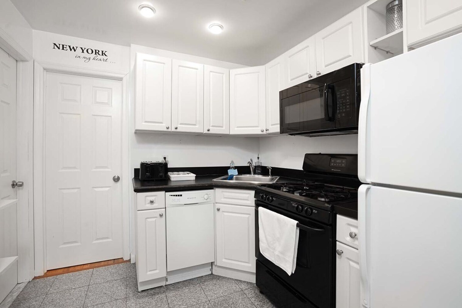 Building Photo - 312 E 104th St
