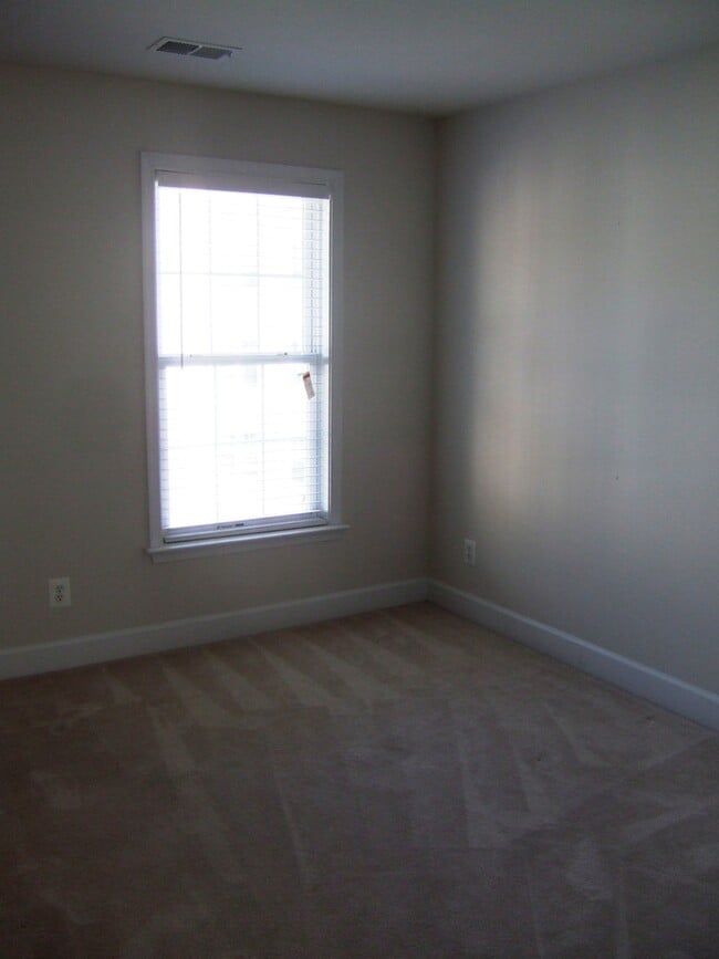 Building Photo - LOCATION * LOCATION * LOCATION