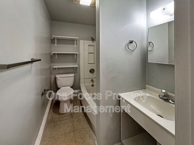 Building Photo - 109 1/2 E Main St