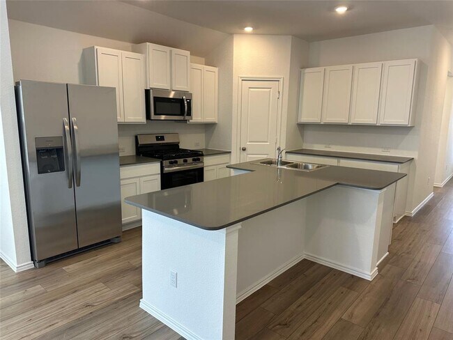 Building Photo - 2513 Four Waters Lp