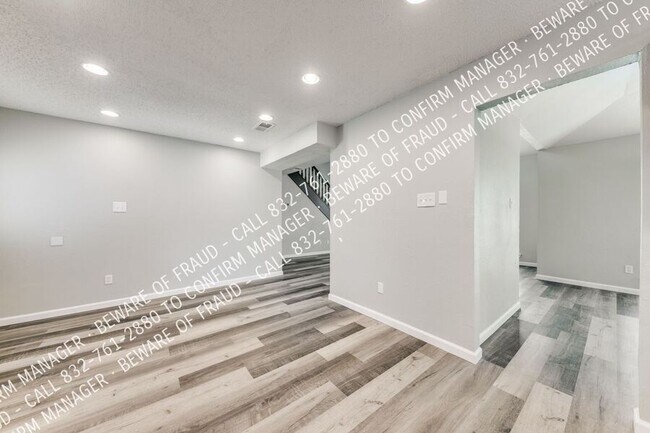 Building Photo - 8805 Wood Glen Dr