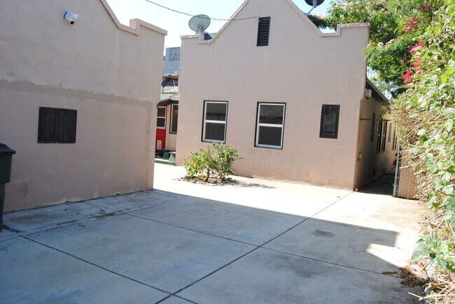 Building Photo - 114 Flower St