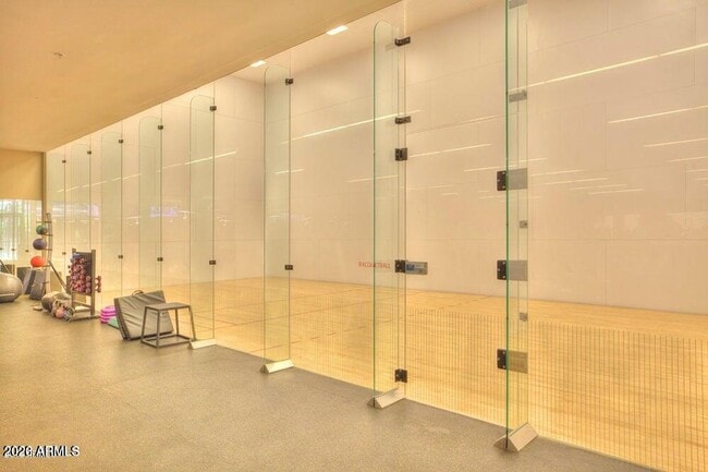 Building Photo - 7117 E Rancho Vista Dr