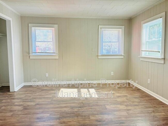 Building Photo - 410 Carolina Ave