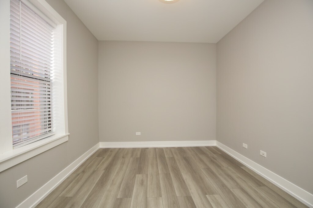 Building Photo - 3934 N Janssen Ave