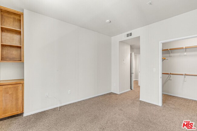 Building Photo - 4060 Glencoe Ave